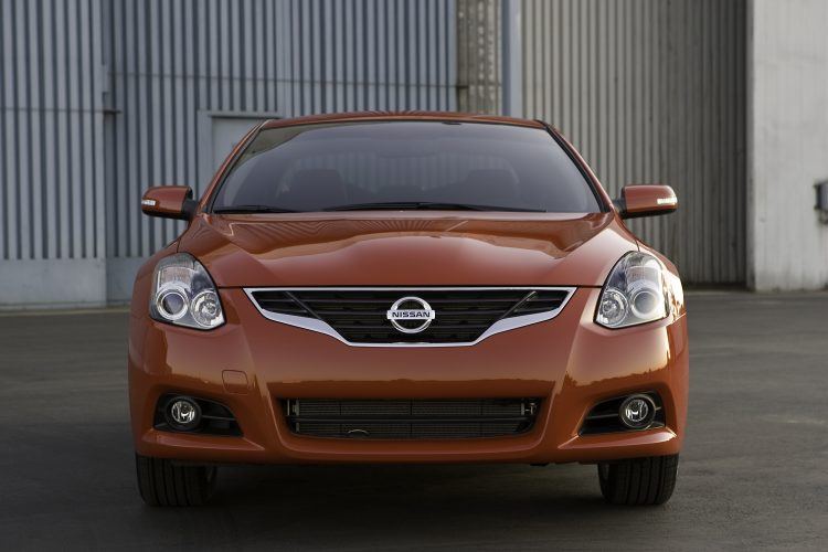 2010 Nissan Altima Coupe front