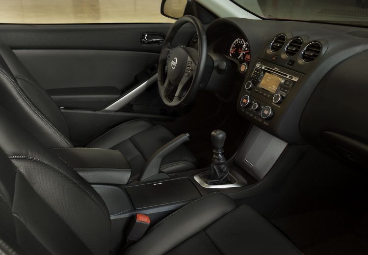 2010 Nissan Altima Coupe interior