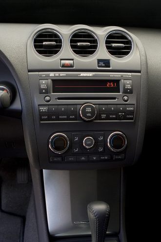 2008 Nissan Altima Coupe center console