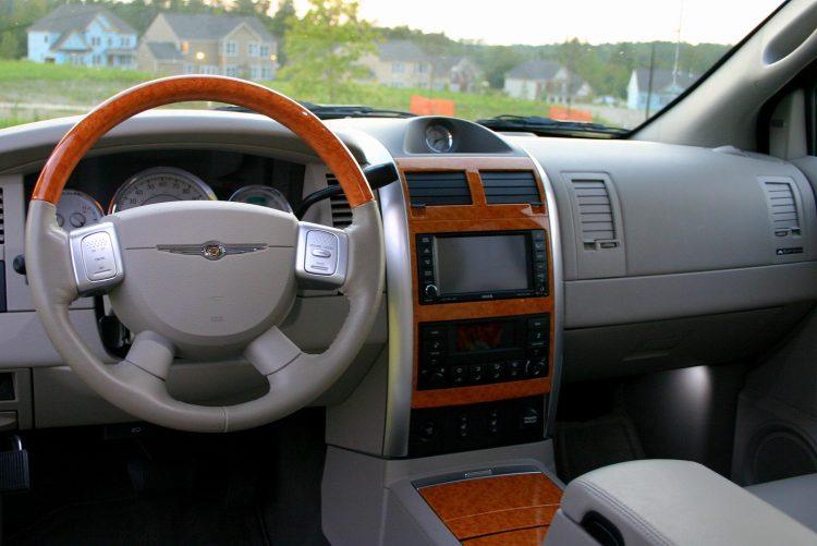 Chrysler Aspen Hybrid interior