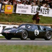 Richard Attwood and David Hobbs race the Lola GT at Le Mans in 1963. Although gearing issues limited the car’s top speed, its lightweight chassis, slick aerodynamic shape and powerful Ford engine pointed the way to the future of the Ford GT.