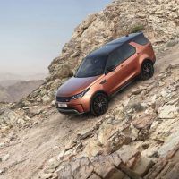 2017 Land Rover Discovery off-road