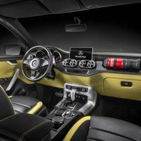 Mercedes-Benz X-Class concept Powerful Adventurer Dashboard