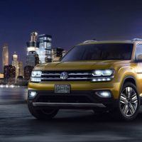 2018 Volkswagen Atlas with Lights On