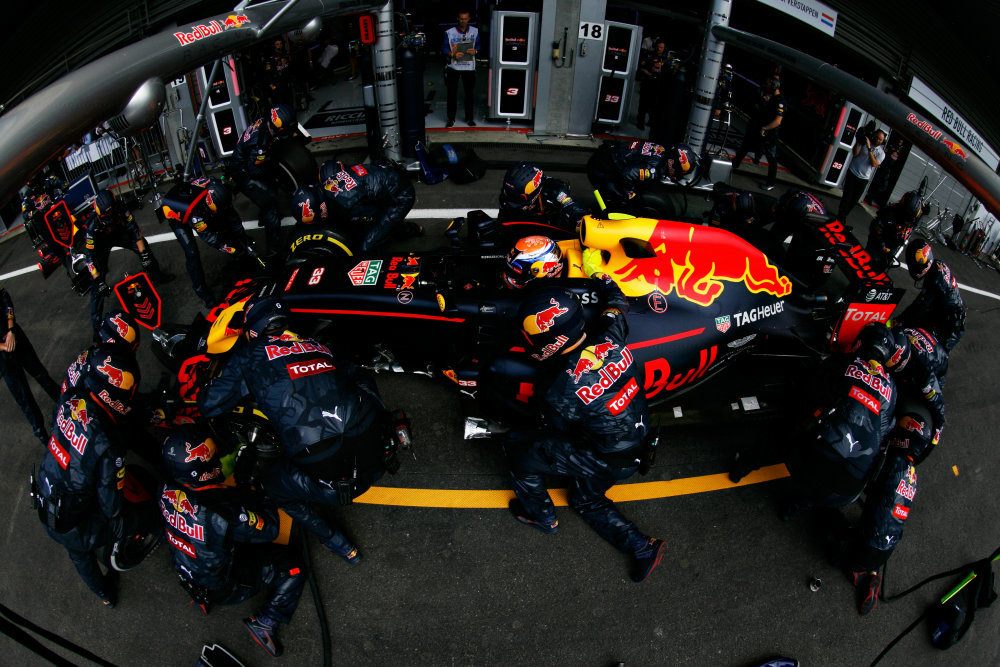 Max Verstappen of the Netherlands driving the (33) Red Bull Racing Red Bull-TAG Heuer RB12 TAG Heuer makes a pit stop for new tyres during the Formula One Grand Prix of Belgium at Circuit de Spa-Francorchamps on August 28, 2016 in Spa, Belgium (Photo by Mark Thompson/Getty Images)