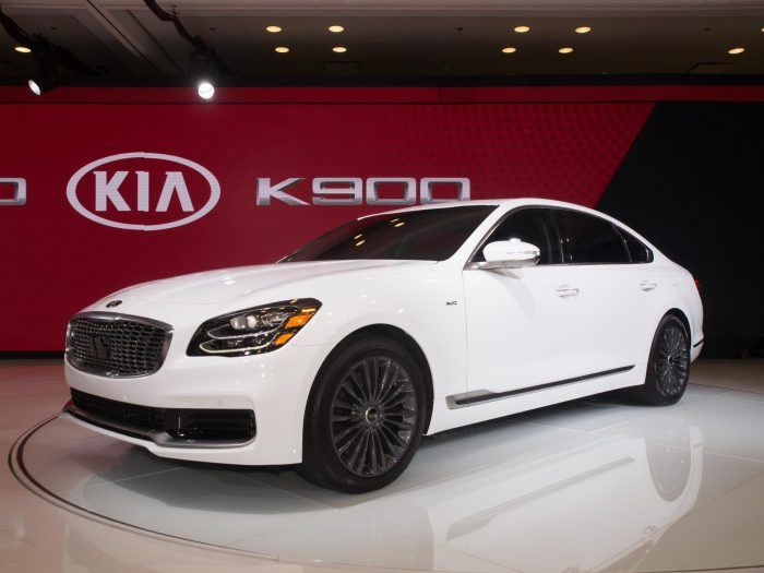 Can The 2019 Kia K900 Compete Against The Europeans"