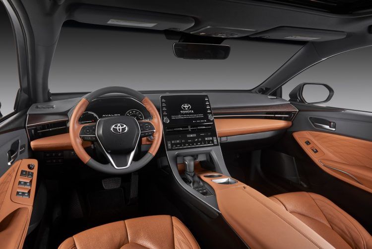 2019 Toyota Avalon Limited Hybrid interior 12 C6DA0D08E76559B81CF92978E5DE294C14521D26