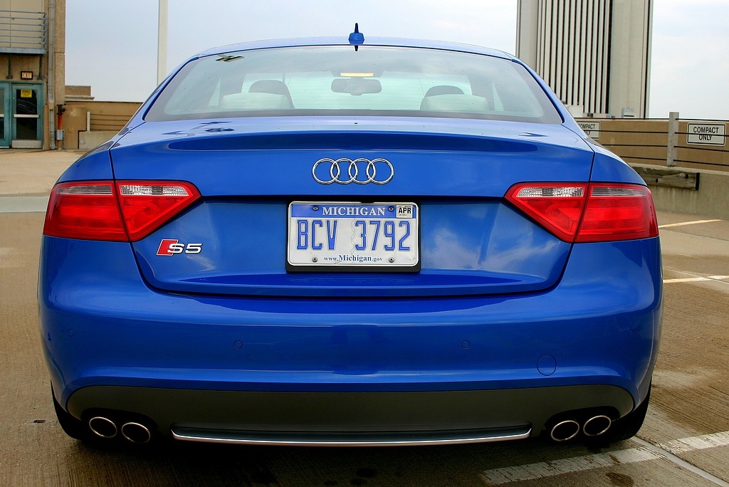 2009 Audi S5 rear