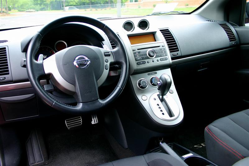 2008 Nissan Sentra SE-R cockpit