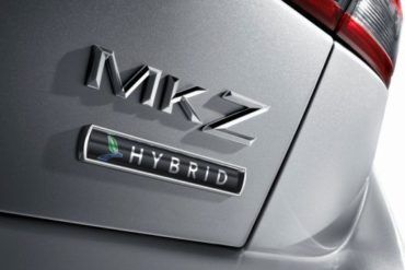 2011 Lincoln MKZ Hybrid badge