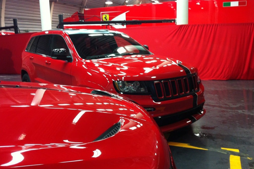  Jeep entrega Grand Cherokee SRT-8 especiales a los pilotos de Ferrari Scuderia Racing