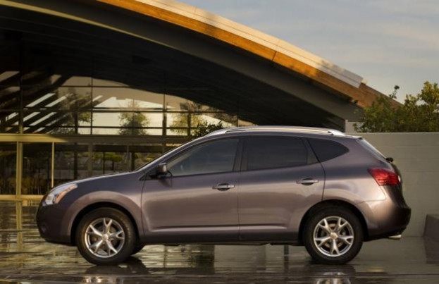 2013 Nissan Rogue side