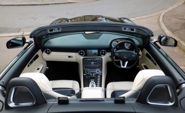 Mercedes SLS AMG Roadster interior