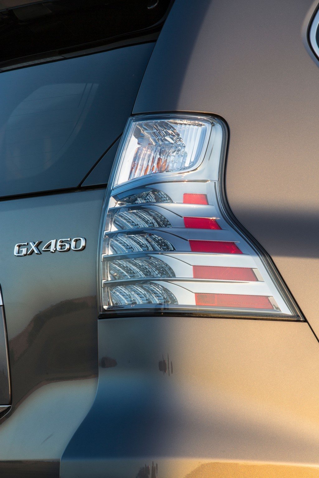 2014 Lexus GX 460 tail light
