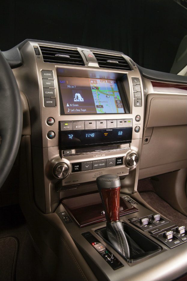 Lexus GX 460 Interior 6