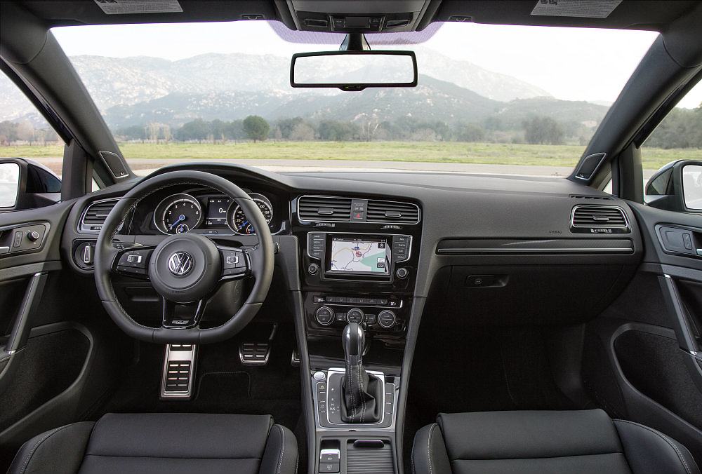 2016 Volkswagen Golf R Interior