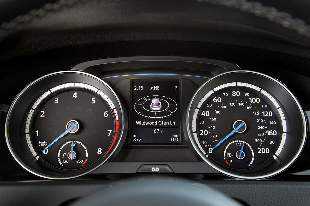 2016 Volkswagen Golf R Speedometer