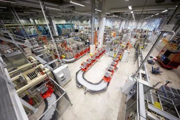 219337 Assembly in Volvo Cars engine factory in Sk vde Sweden