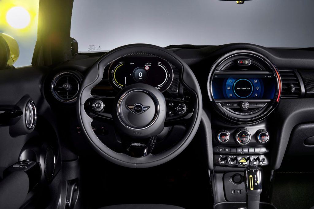 Mini Cooper SE interior layout
