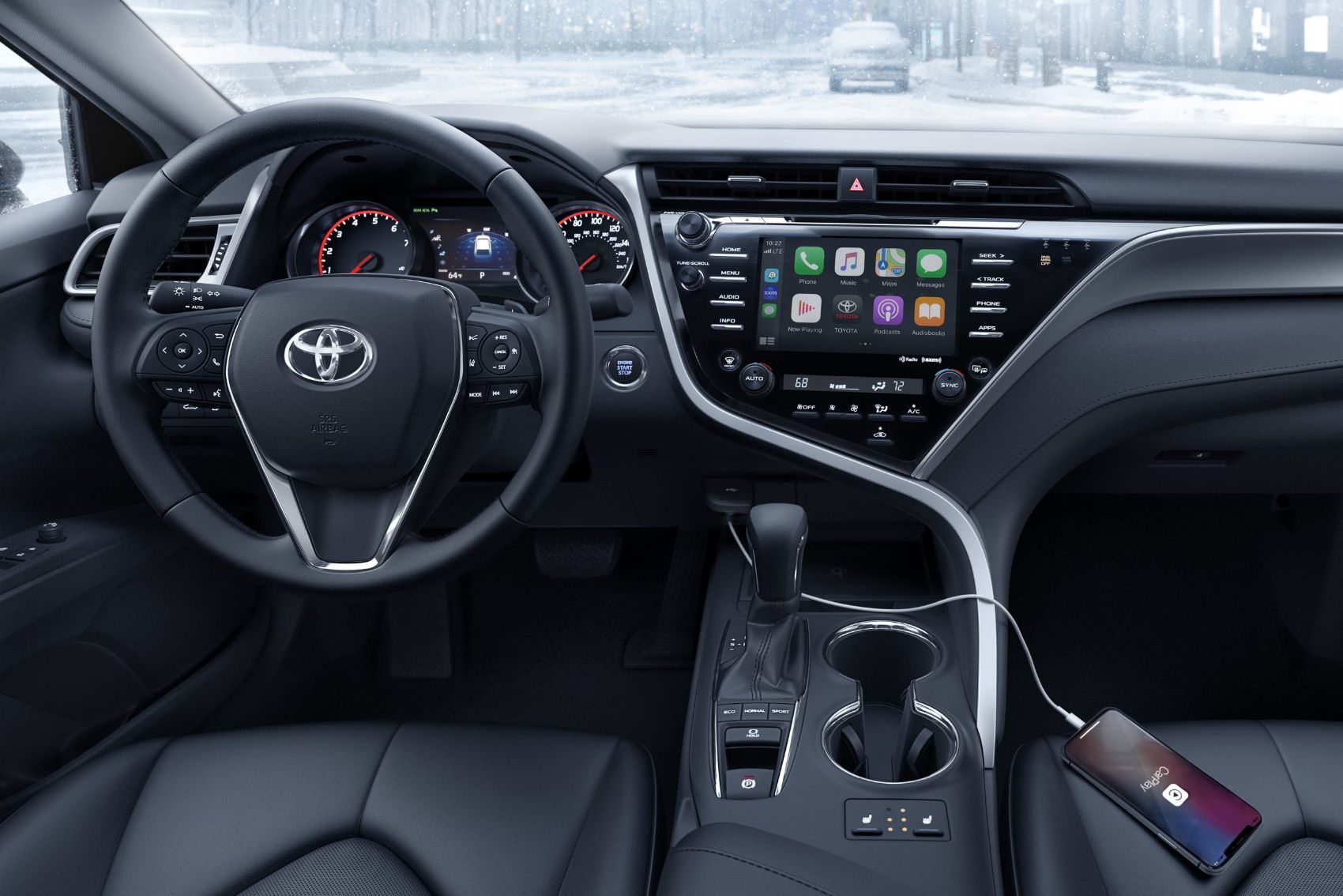 2020 Toyota Camry'nin iç düzeni.