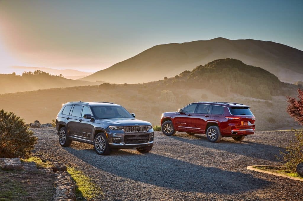 2021 Jeep Grand Cherokee L Summit Reserve (left) and Grand Cherokee L Overland (right).