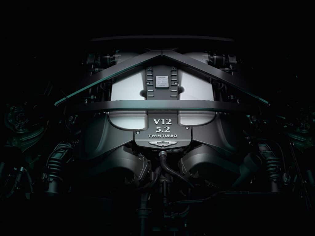 Aston Martin V12 Vantage 6