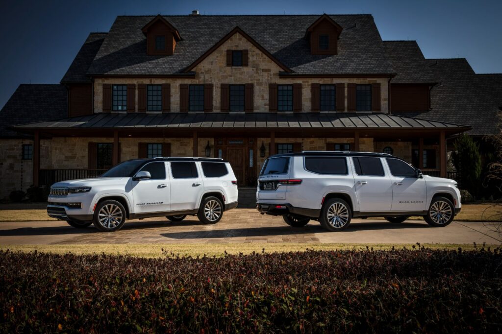 2023 Jeep Wagoneer L (left) and Grand Wagoneer L (right).