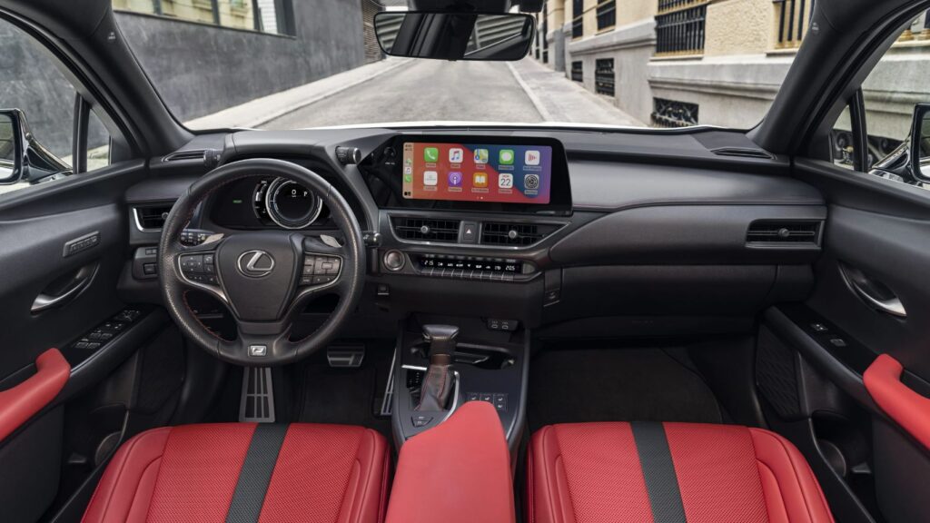 2023 Lexus UXh interior layout.