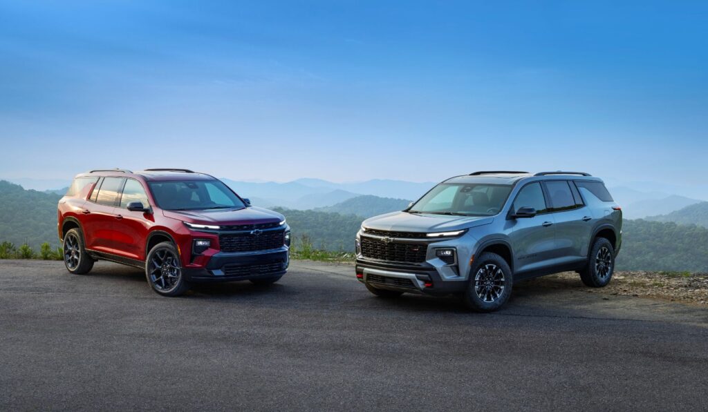 2024 Chevy Traverse RS (right) and Z71 (left).