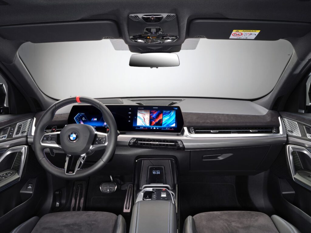 2024 BMW X2 interior layout.
