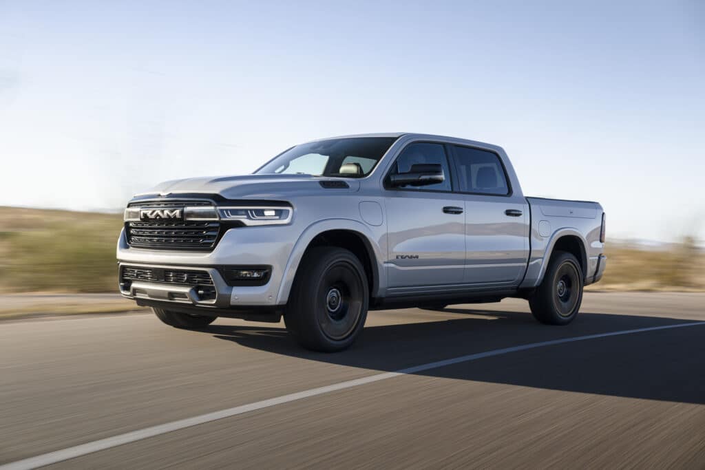 New Plug-In Hybrid Truck Guarantees Limitless Vary With Some Cool Engineering Tech
