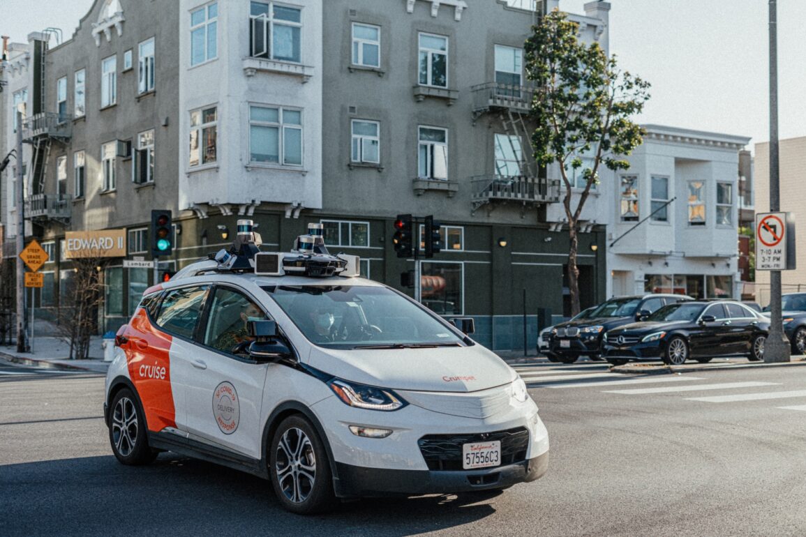 a driverless car from cruise pilots the streets of san francisco